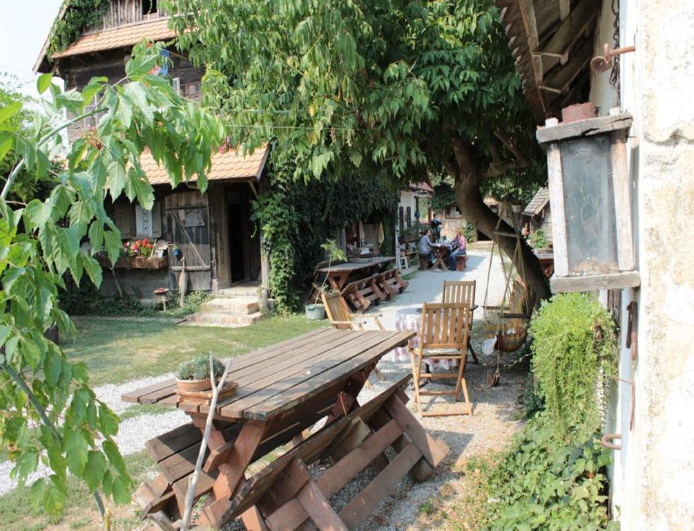 Гостьовий будинок Rural Tourism Family Ravlic Muzilovcica Екстер'єр фото
